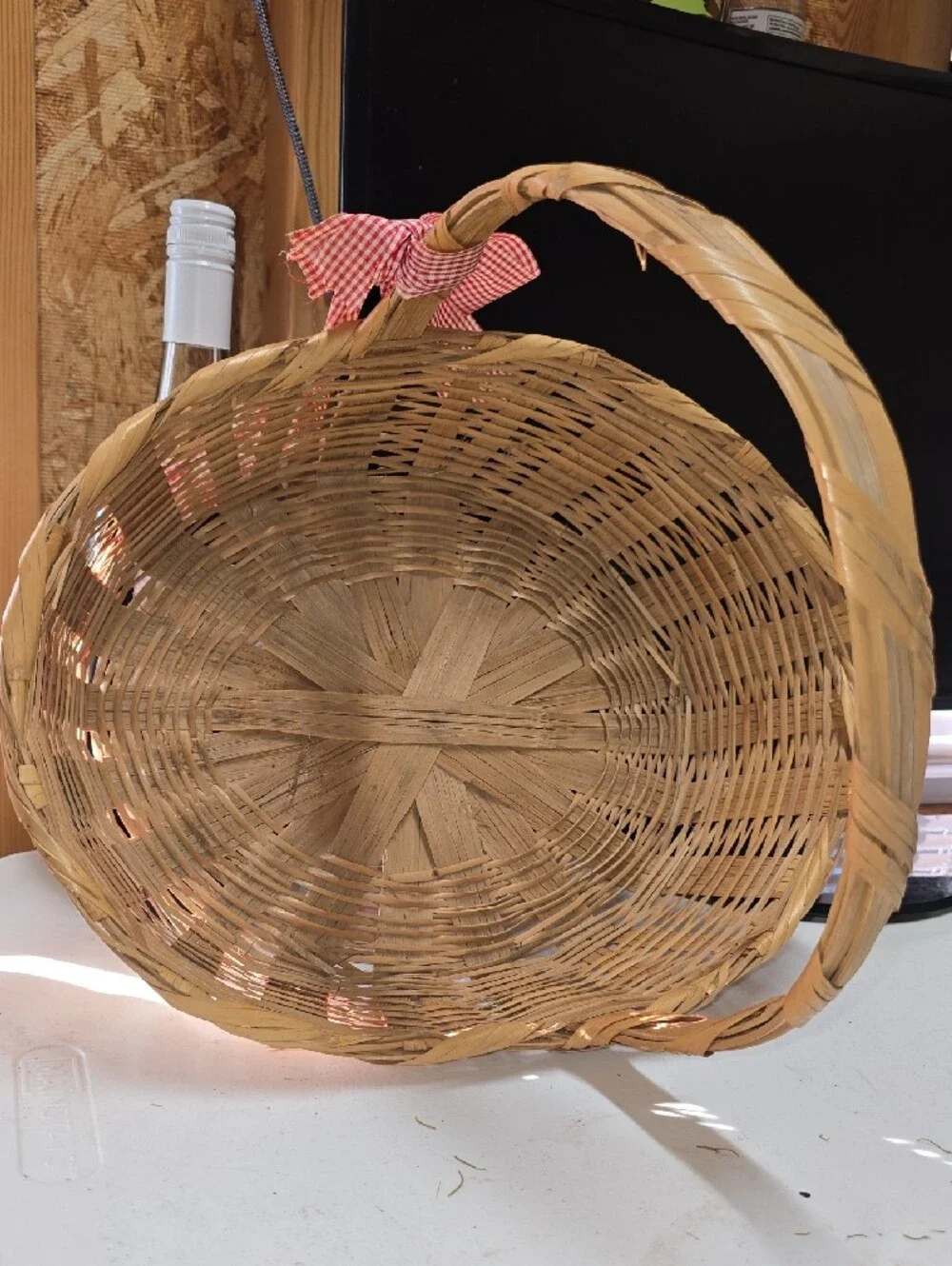 Vtg.Woven Market Willow Basket with Red Gingham Bow(226)